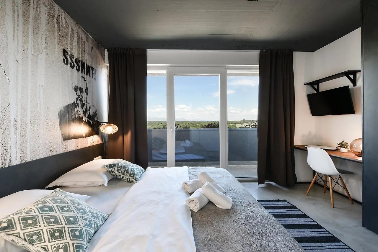 Holiday park Villa Mendula Nin